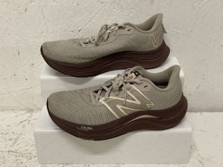 NEW BALANCE FUEL CELL PROPEL TRAINERS SIZE: 6