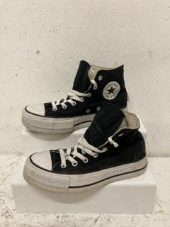 CONVERSE HI TOP TRAINERS SIZE: 5