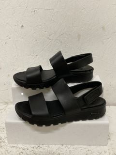 SKECHERS ARCHFIT SANDALS SIZE: UNKNOWN