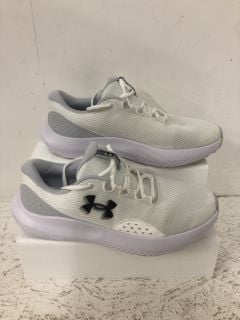 UNDER ARMOUR TRAINERS SIZE: 9