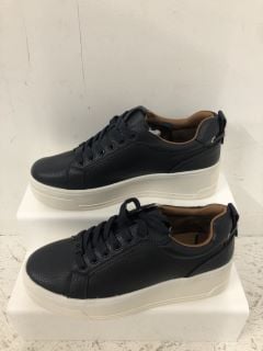 RIVER ISLAND TRAINERS SIZE: 5