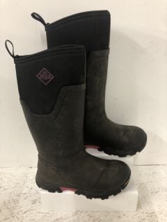 THE ORIGINAL MUCK BOOT COMPANY BOOTS SIZE: 7