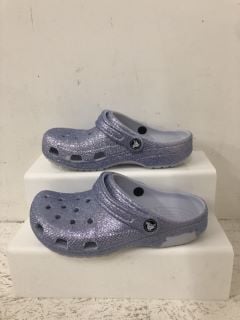 CROCS CLASSIC CLOGS GLITTER SIZE: 4