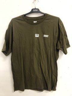 DKNY LOGO T-SHIRT SIZE: XL