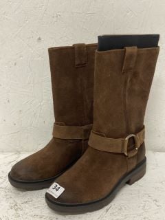 TIMBERLAND WOMENS BOOTS SIZE: 7