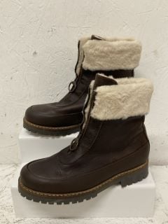 BARBOUR FUR LINED BOOTS SIZE: 7