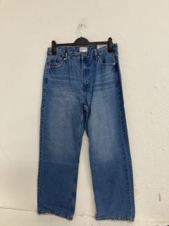 2 ITEMS INC LEVIS PREMIUM JEAN SHORTS SIZE: W29