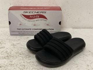 SKECHERS ARCH FIT SLIDES SIZE: 5