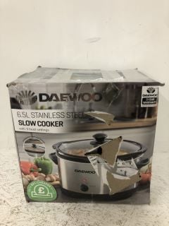 DAEWOO SDA1788 6.5L SLOW COOKER | STAINLESS STEEL | 3 HEAT SETTINGS | DISHWASHER SAFE POT & LID | POWER INDICATOR | USEFUL CARRY HANDLES | RAISED FEET | MANUAL TEMPERATURE CONTROL | 300W, GREY