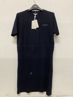 TOMMY HILFIGER 1985 REG MIN CORP TEE DRESS SIZE: M