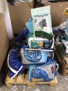 PALLET OF VARIOUS CAT LITTER