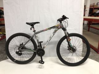 UNBRANDED GREY FRAMED MOUNTAIN BIKE - MPSS03094972 (VAT ONLY PAYABLE ON BUYERS PREMIUM)