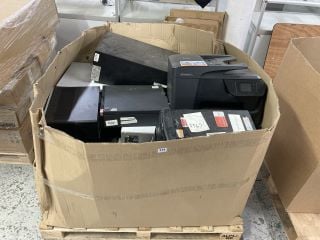 PALLET OF VARIOUS DESKTOP COMPUTERS (SMASHED/SALVAGE/SPARES)