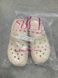 PALLET OF ITEMS INC SOLE LONDON CROCS