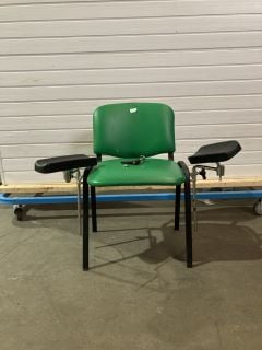 MEDICAL CHAIR WITH POSABLE STIRRUPS