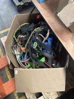 QTY OF ASSORTED STRAPS AND FIXINGS TO INCLUDE PORTWEST SINGLE ELASTICATED LANYARD