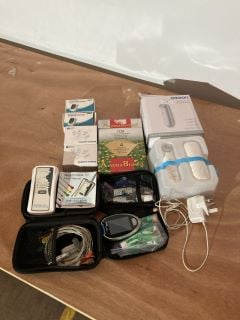 ASSORTMENT OF ITEMS TO INCLUDE OMRON WHEEZESCAN DEVICE AND HEARTVIEW 12I ECG SCANNER