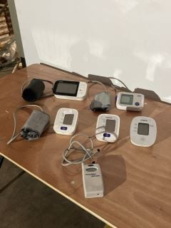 X 6 ASSORTED BLOOD PRESSURE CUFFS TO INCLUDE MULTIPLE OMRON VARIANTS