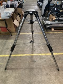 HEAVY DUTY TRIPOD WITH ADJUSTABLE LEGS AND SCREW FITTING