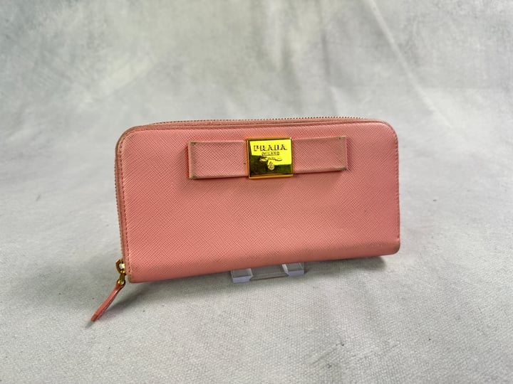 Prada Vintage Saffiano Bow Purse - 20x10x2.5cm (Approx)(VAT ONLY PAYABLE ON BUYERS PREMIUM)