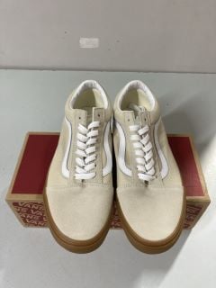 VANS OLD SKOOL OATMEAL/GUM SHOES - SIZE 9.5