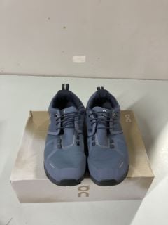 QC WOMAN'S CLOUD RUNNER SHOES - SIZE 6.5