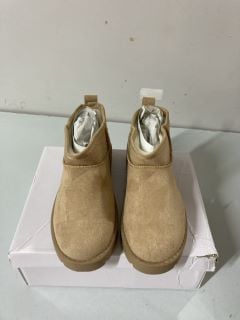 UNBRANDED BEIGE FLUFFY BOOTS - SIZE 3