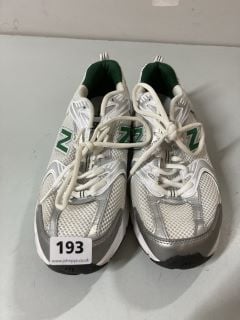 NEW BALANCE WHITE & GREEN SHOES - SIZE 7.5