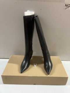 VERY BLACK LEATHER WOMEN'S BOOTS - SIZE 6E