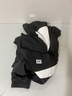 2 X CLOTHING ITEMS INC. NIKE JOGGERS -BLACK - SIZE: M