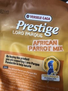 BOX OF VERSELE LAGA PRESTIGE LORO PARGUE AFRICAN PARROT MIX 1KG - BEST BEFORE 31/10/25