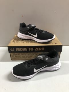 NIKE WOMEN'S REVOLUTION 6 FLYEASE TRAINERS - BLACK - SIZE: 3