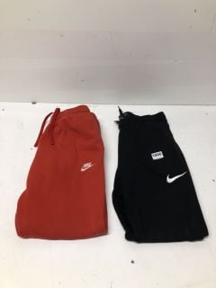 2 X ITEMS TO INCLUDE NIKE JOGGING BOTTOMS IN BLACK SIZE UK MEDIUM