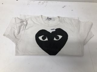 PLAY COMME DES GARCONS T SHIRT IN WHITE SIZE MEDIUM