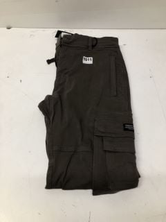 FADED STORE CARGO TROUSERS IN BROWN SIZE UK MEDIUM