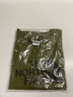 THE NORTH FACE TEE IN GREEN SIZE XXL