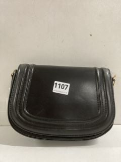 NEW LOOK CLUTCH BAG IN BLACK