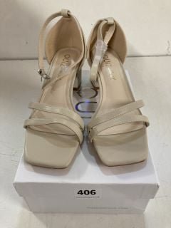 QUIZ WIDE FIT BLOCK HEELS IN CREAM SIZE UK 5