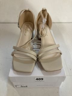 QUIZ WIDE FIT BLOCK HEELS IN NUDE SIZE UK 5