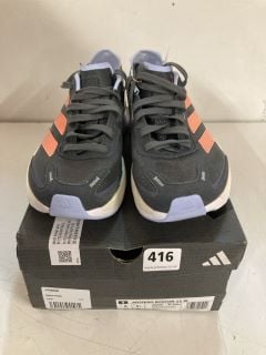 ADIDAS ADIZERO BOSTON 11 RUNNING TRAINERS IN GREY/PINK SIZE UK 6.5