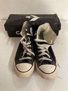 CONVERSE LOW TOP TRAINERS IN BLACK SIZE UK 9