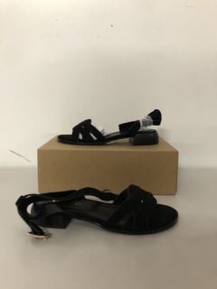 WOMEN'S BLOCK PLATFORM HEELS IN BLACK SIZE UK 4