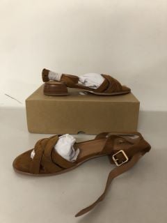 WOMEN'S LOW HEEL WEAVE SANDAL IN BROWN SIZE UK 6