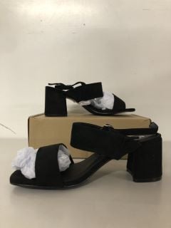 WOMEN'S BLOCK PLATFORM HEELS IN BLACK SIZE 7