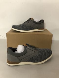 MEN'S TRAINERS IN GREY SIZE UK 8