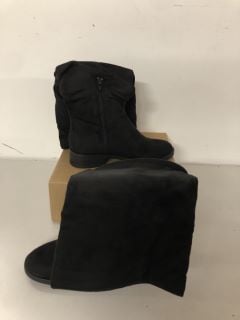 WOMEN'S HEELED BOOTS IN BLACK SIZE UK 5