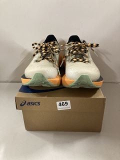 PAIR OF ASICS NOVABLAST 4 TRAINERS IN BEIGE - SIZE UK 6