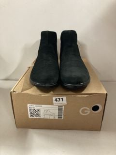 PAIR OF GO LUDLOW ANKLE BOOTS IN BLACK - SIZE UK 8