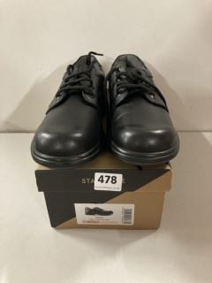 PAIR OF START RITE ISAAC SMART SHOES IN BLACK - SIZE 5