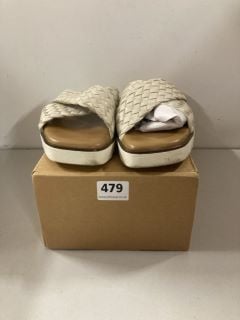 PAIR OF DUNE LONDON SANDALS IN OFF WHITE - SIZE 5